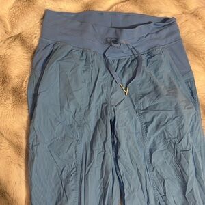 Lululemon High Rise Dance Studio Joggers 28’
Color Aero Blue